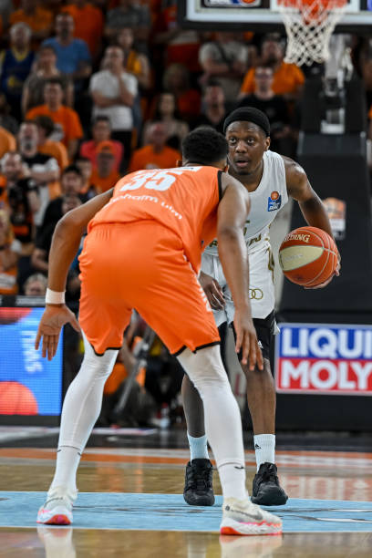 而他也正在 而他也正在